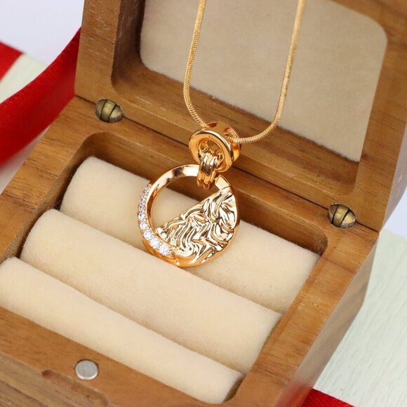 "Textured Circle Rose Gold Pendant with Crystals, XPPT1583 - Picture 4 of 13